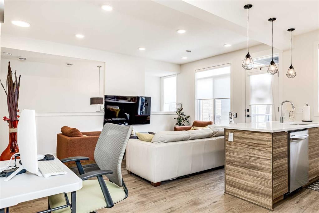 511-10060 46 Street Ne, Calgary, AB - Indoor