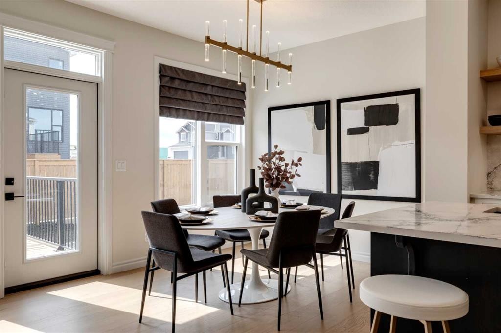 177 Mitchell Road Nw, Calgary, AB - Indoor Photo Showing Dining Room
