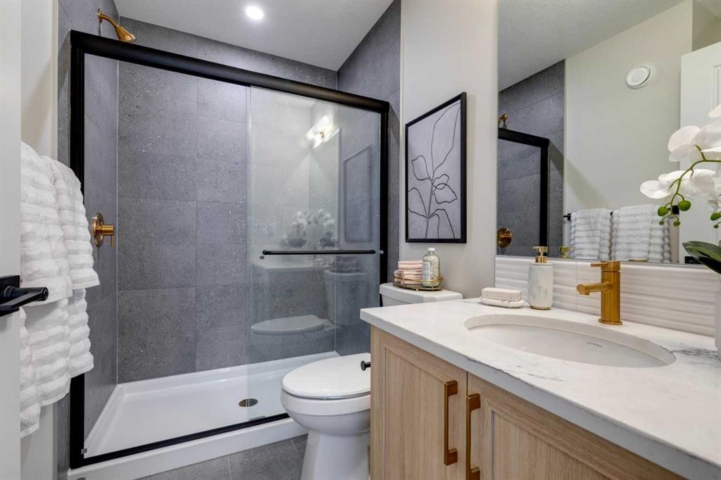 177 Mitchell Road Nw, Calgary, AB - Indoor Photo Showing Bathroom