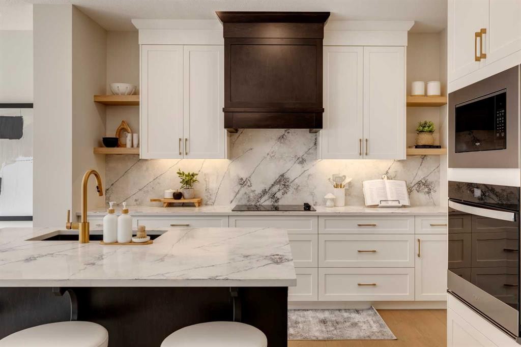 177 Mitchell Road Nw, Calgary, AB - Indoor Photo Showing Kitchen With Upgraded Kitchen