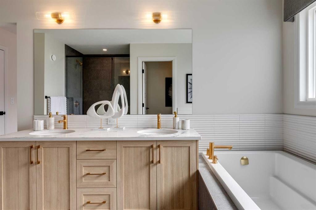 177 Mitchell Road Nw, Calgary, AB - Indoor Photo Showing Bathroom