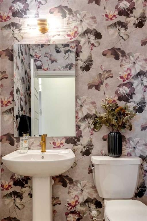 177 Mitchell Road Nw, Calgary, AB - Indoor Photo Showing Bathroom