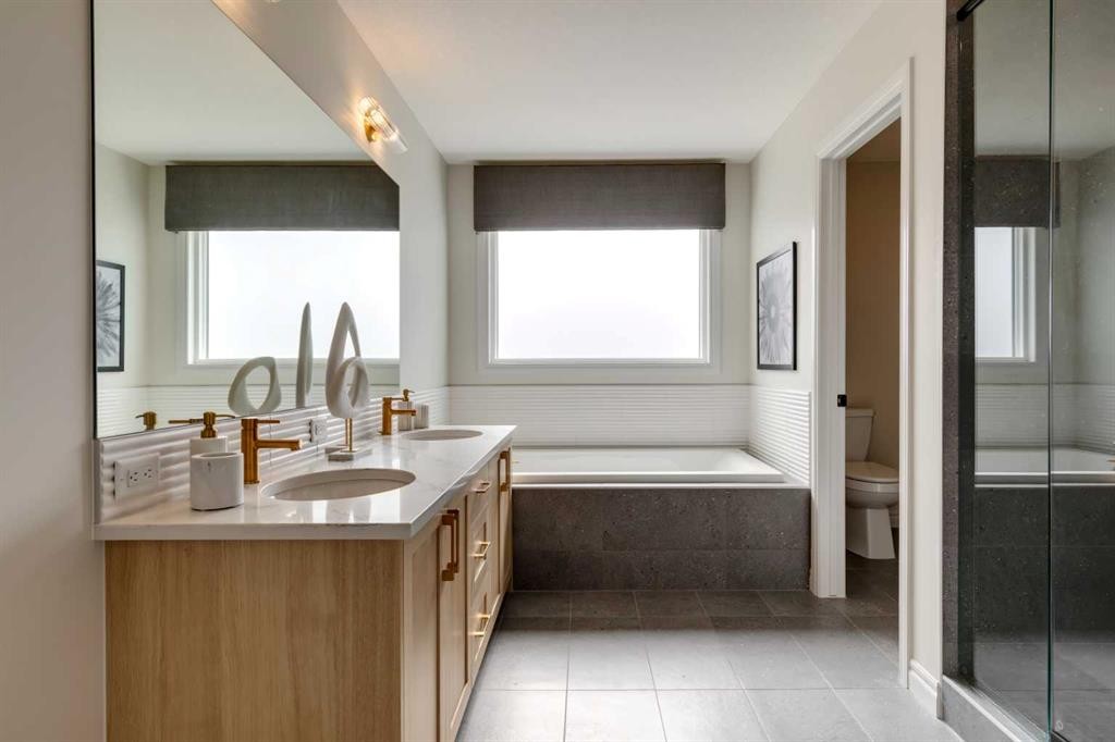 177 Mitchell Road Nw, Calgary, AB - Indoor Photo Showing Bathroom