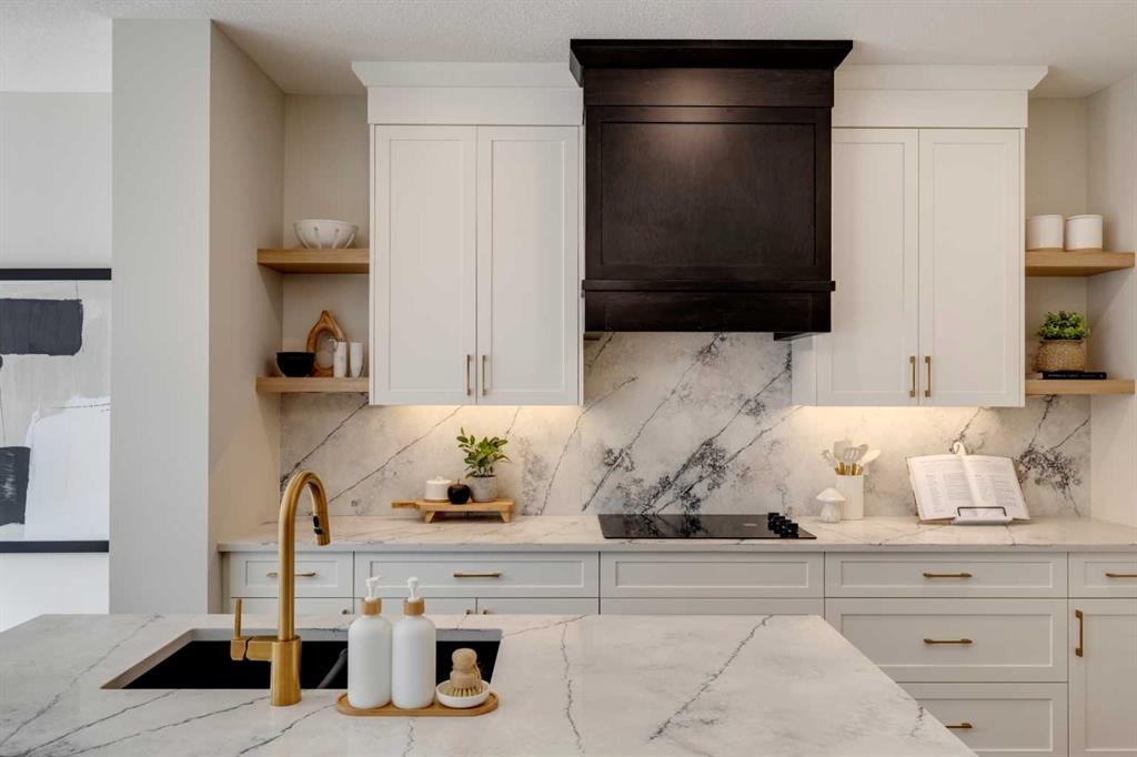 177 Mitchell Road Nw, Calgary, AB - Indoor Photo Showing Kitchen With Upgraded Kitchen