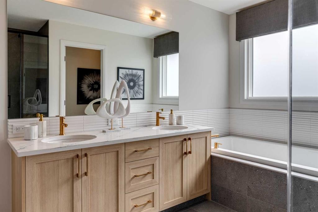 177 Mitchell Road Nw, Calgary, AB - Indoor Photo Showing Bathroom