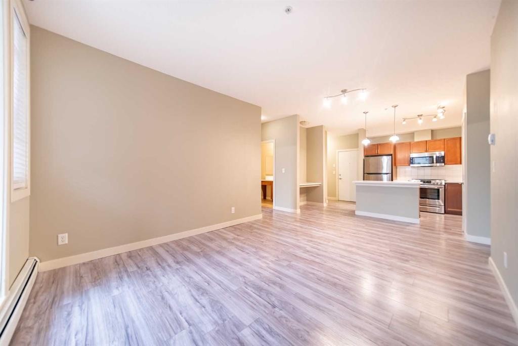 114-156 Country Village Circle Ne, Calgary, AB - Indoor Photo Showing Other Room