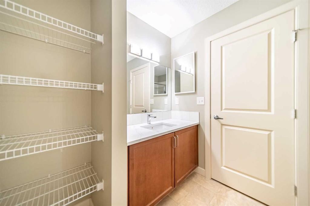 114-156 Country Village Circle Ne, Calgary, AB - Indoor