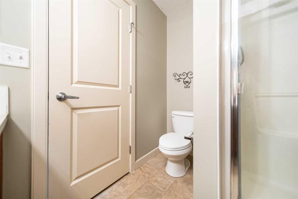 114-156 Country Village Circle Ne, Calgary, AB - Indoor Photo Showing Bathroom