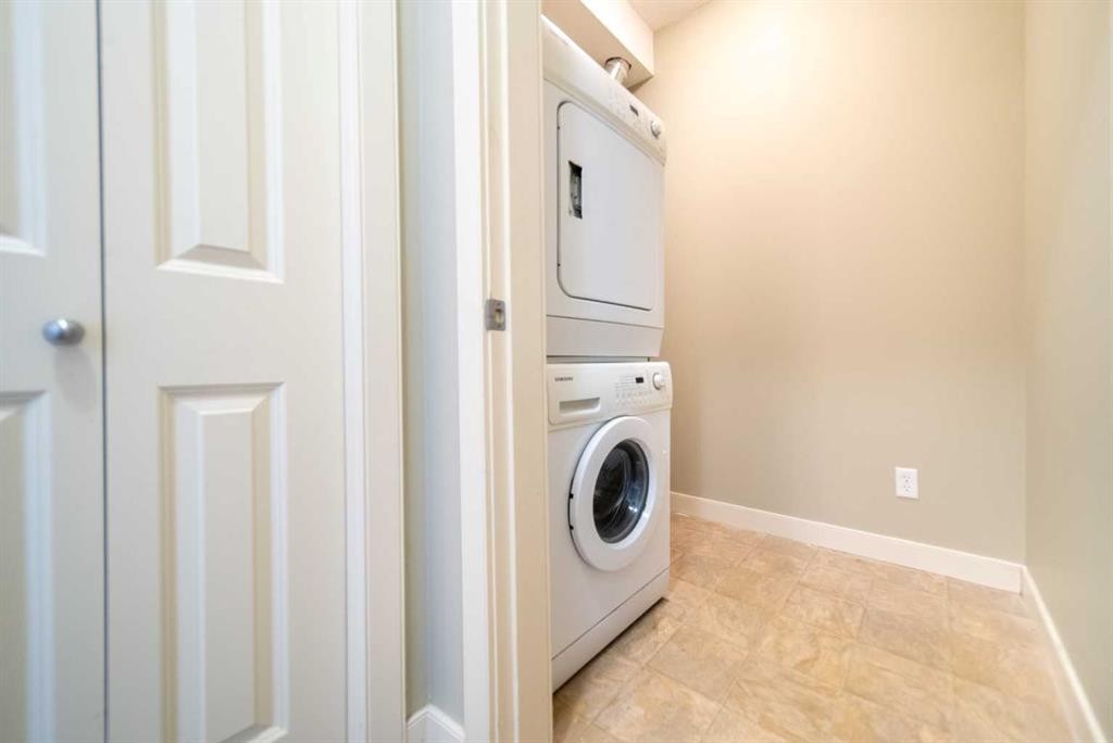 114-156 Country Village Circle Ne, Calgary, AB - Indoor Photo Showing Laundry Room
