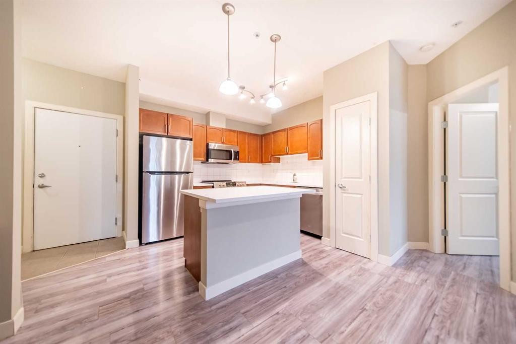 114-156 Country Village Circle Ne, Calgary, AB - Indoor Photo Showing Kitchen