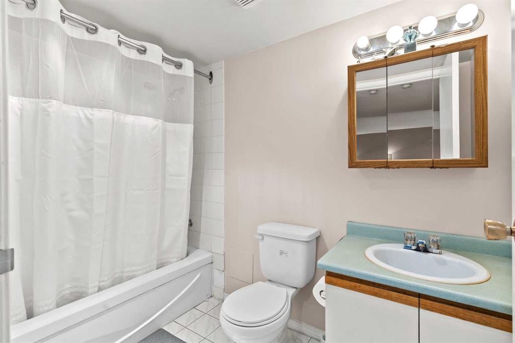 704-718 12 Avenue Sw, Calgary, AB - Indoor Photo Showing Bathroom