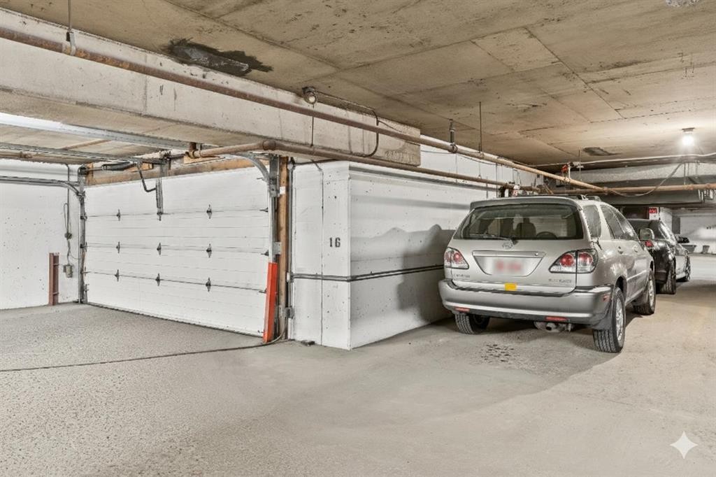 704-718 12 Avenue Sw, Calgary, AB - Indoor Photo Showing Garage