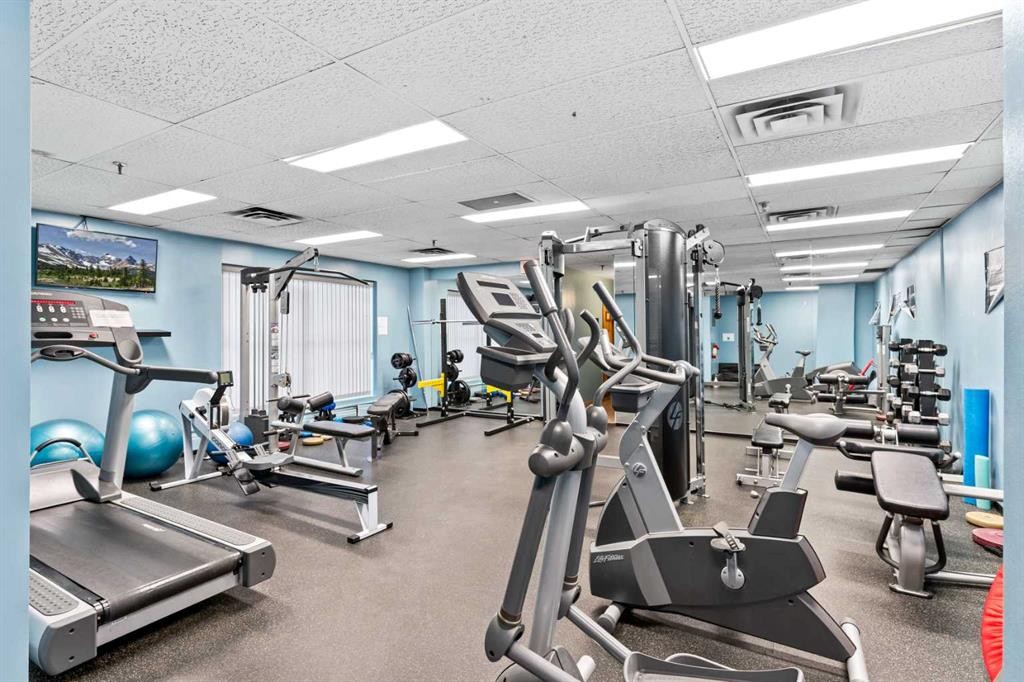 704-718 12 Avenue Sw, Calgary, AB - Indoor Photo Showing Gym Room