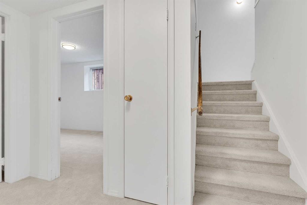 2948 Doverville Crescent Se, Calgary, AB - Indoor Photo Showing Other Room