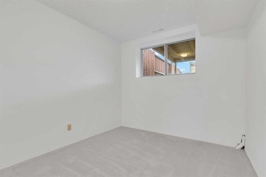 2948 Doverville Crescent Se, Calgary, AB - Indoor Photo Showing Other Room