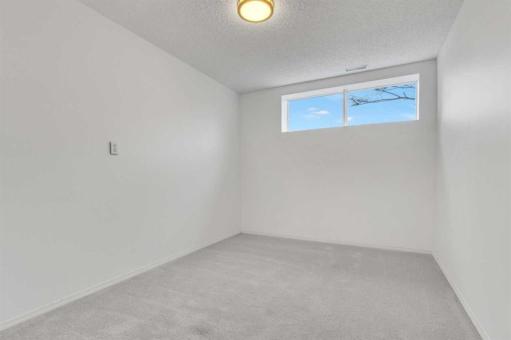 2948 Doverville Crescent Se, Calgary, AB - Indoor Photo Showing Other Room