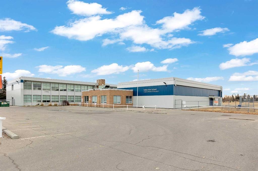 2948 Doverville Crescent Se, Calgary, AB - Outdoor