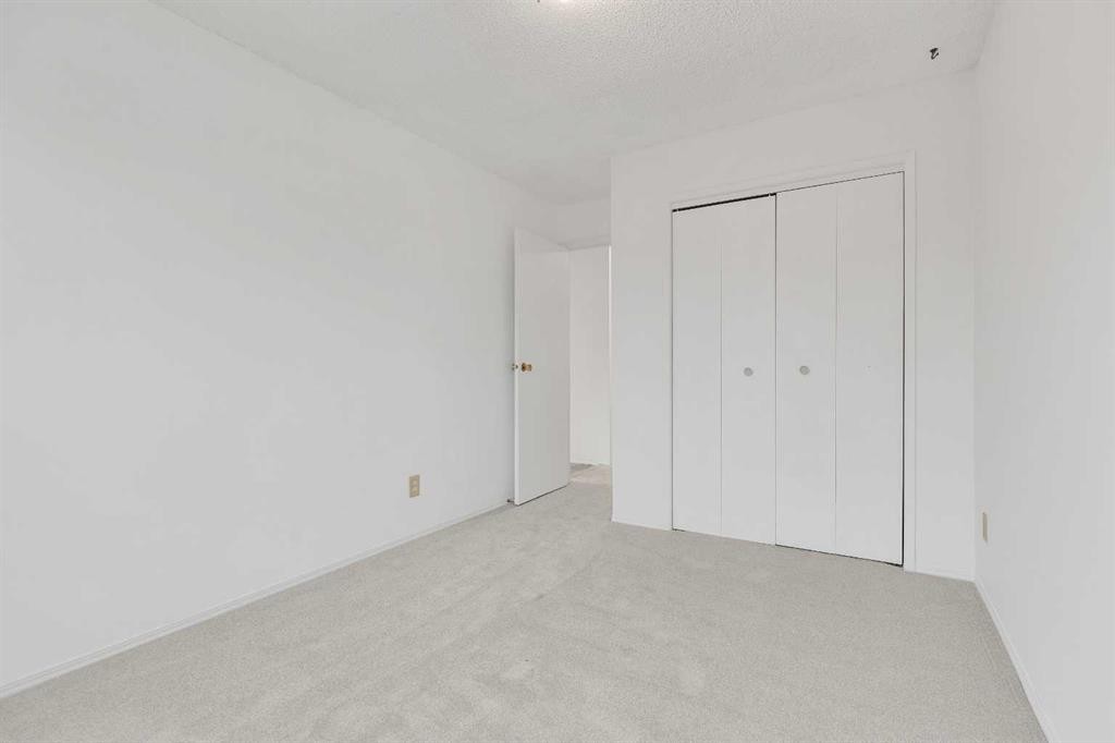 2948 Doverville Crescent Se, Calgary, AB - Indoor Photo Showing Other Room