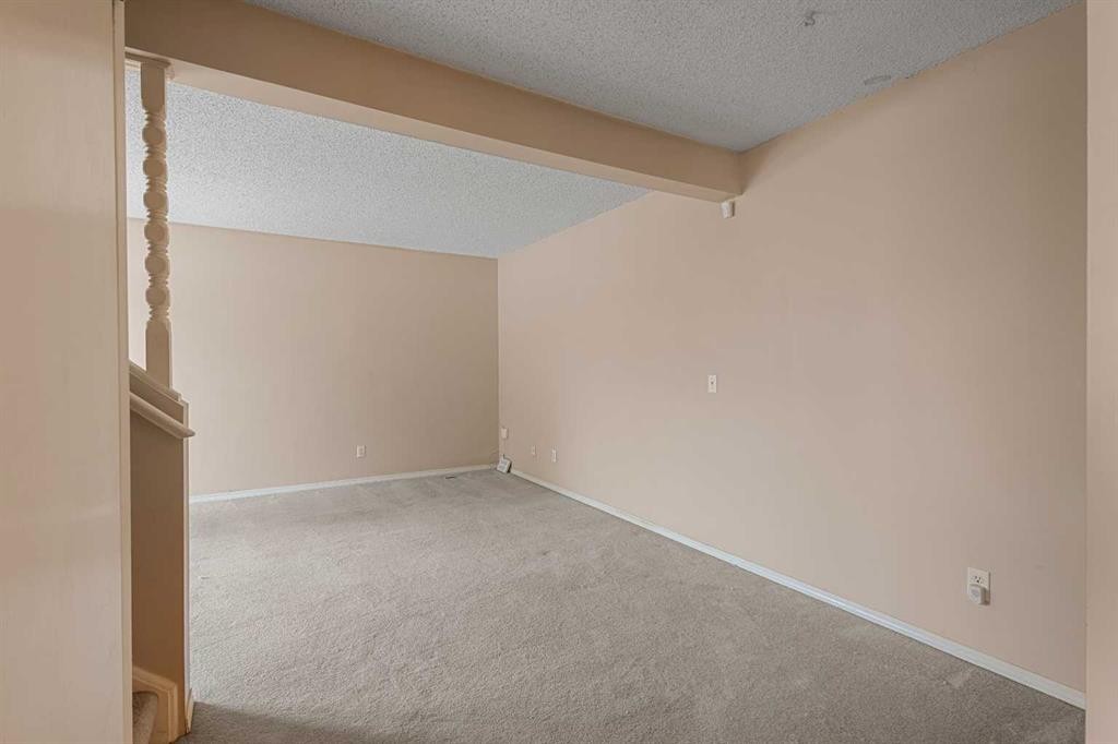 73-1155 Falconridge Drive Ne, Calgary, AB - Indoor Photo Showing Other Room