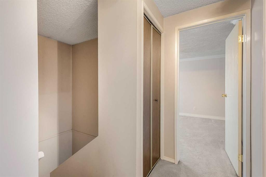 73-1155 Falconridge Drive Ne, Calgary, AB - Indoor Photo Showing Other Room