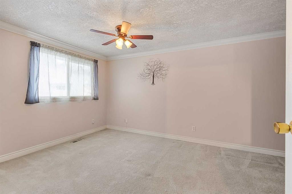 73-1155 Falconridge Drive Ne, Calgary, AB - Indoor Photo Showing Other Room