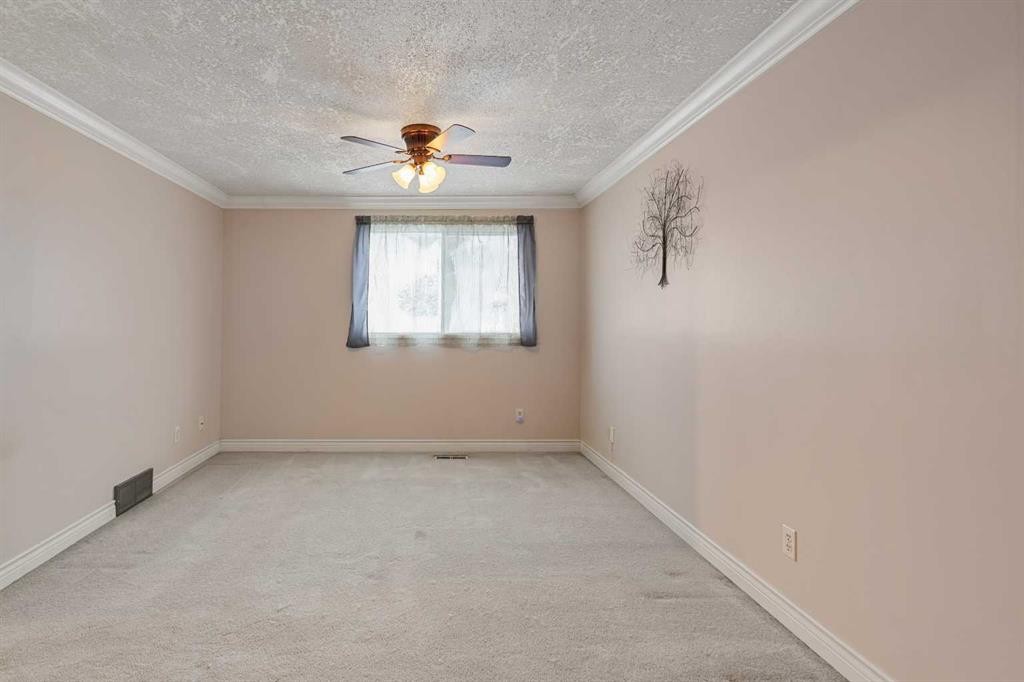 73-1155 Falconridge Drive Ne, Calgary, AB - Indoor Photo Showing Other Room