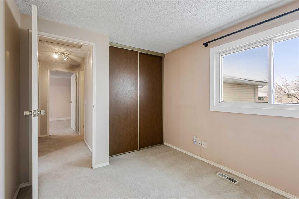 73-1155 Falconridge Drive Ne, Calgary, AB - Indoor Photo Showing Other Room