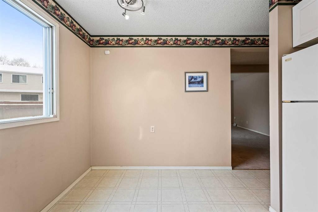 73-1155 Falconridge Drive Ne, Calgary, AB - Indoor Photo Showing Other Room