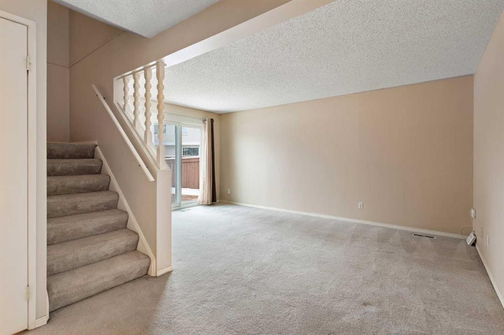 73-1155 Falconridge Drive Ne, Calgary, AB - Indoor Photo Showing Other Room