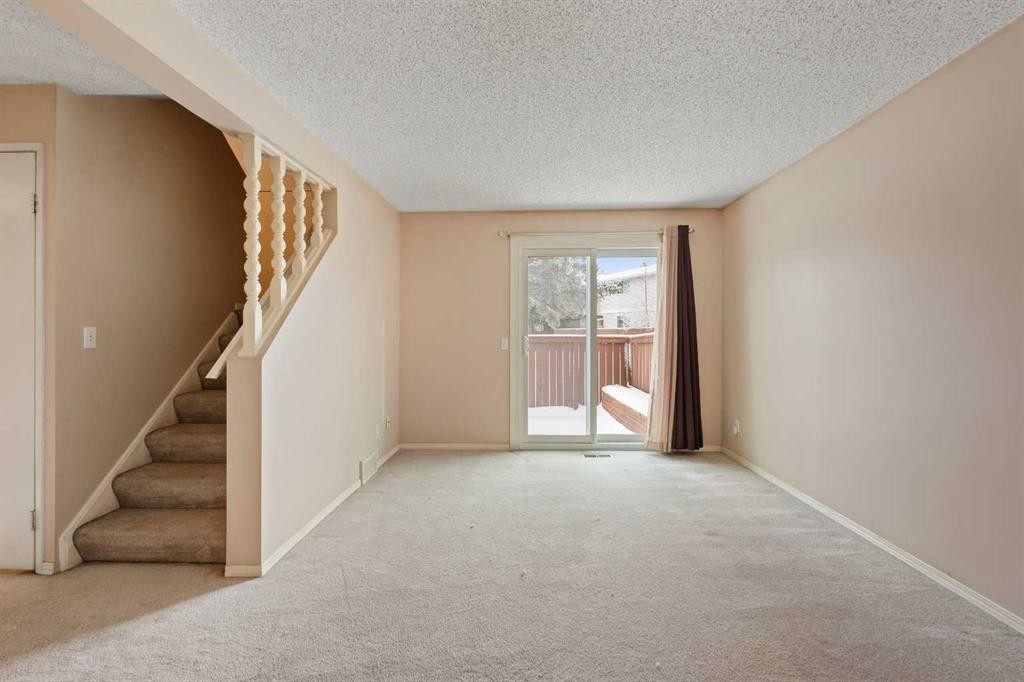 73-1155 Falconridge Drive Ne, Calgary, AB - Indoor Photo Showing Other Room