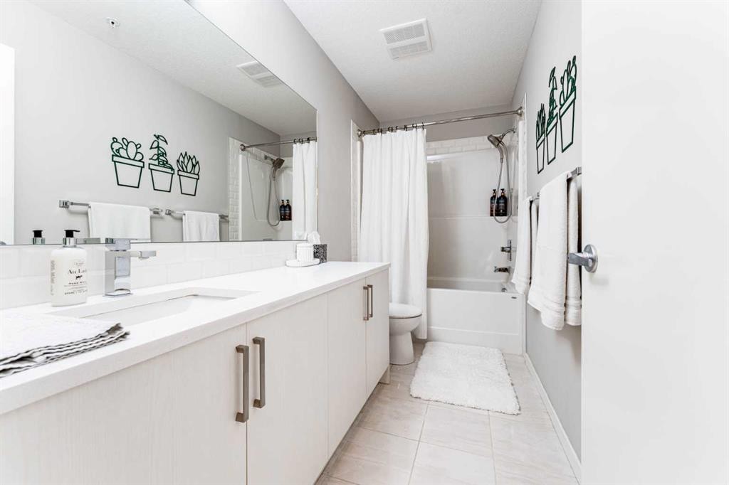 120-20 Seton Park Se, Calgary, AB - Indoor Photo Showing Bathroom