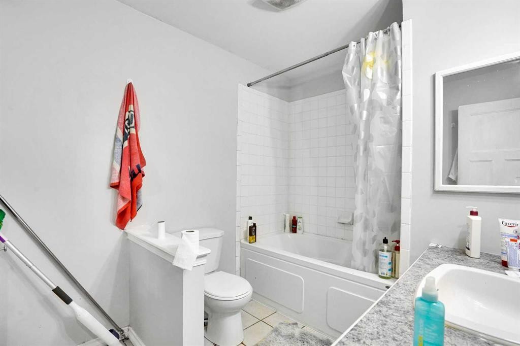 28 Abergale Close Ne, Calgary, AB - Indoor Photo Showing Bathroom