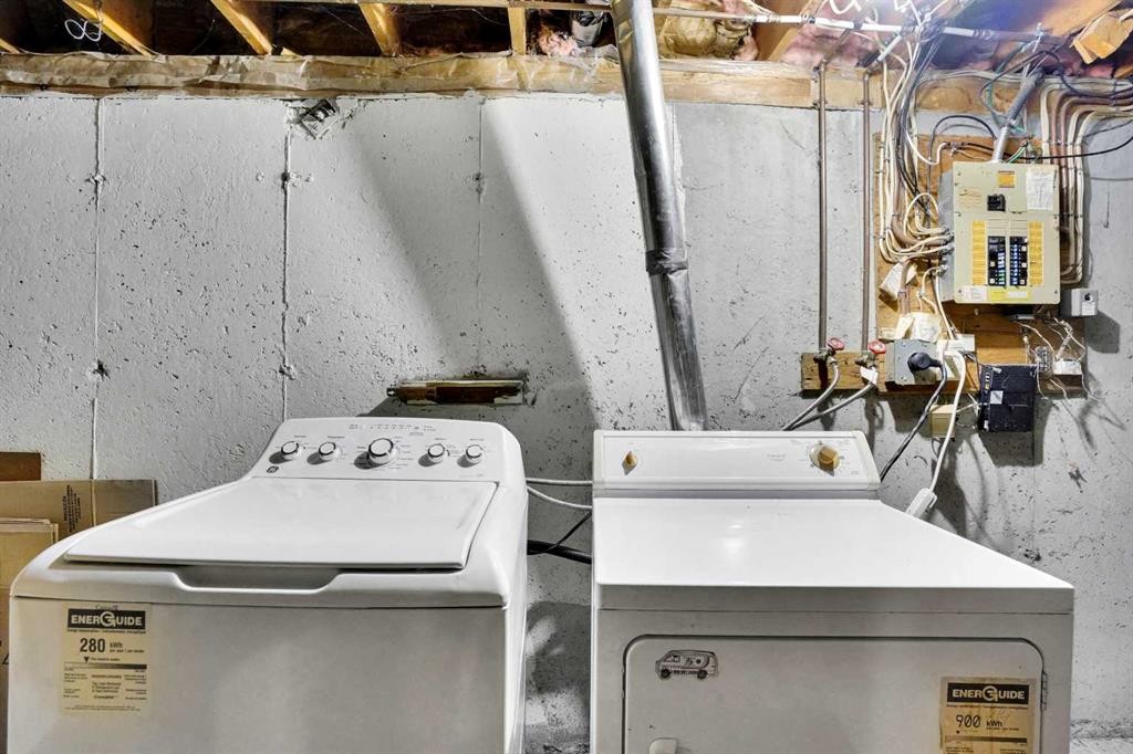 28 Abergale Close Ne, Calgary, AB - Indoor Photo Showing Laundry Room