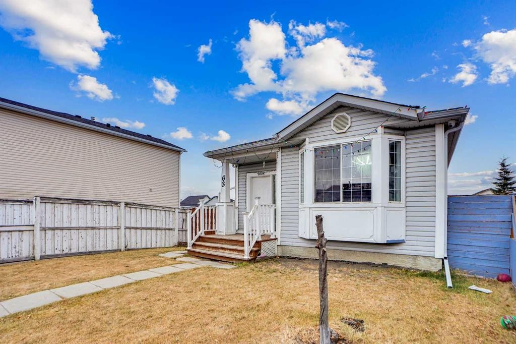 63 Martinbrook Road Ne, Calgary, AB - Outdoor