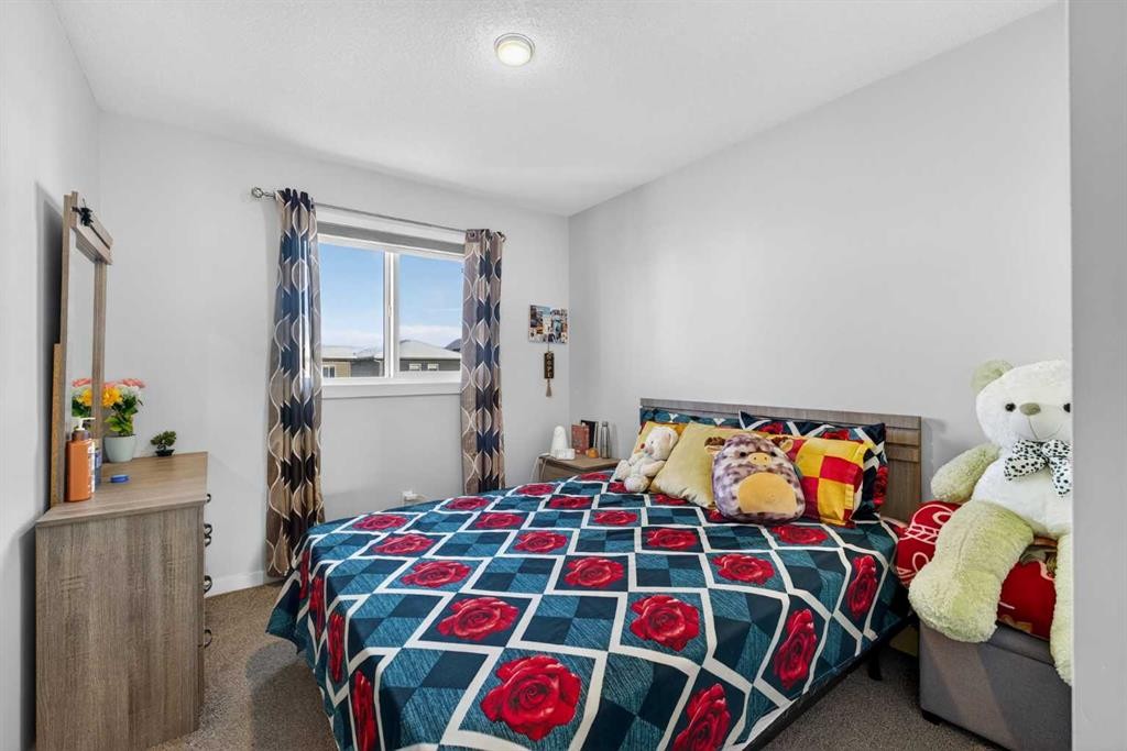 18 Savanna Drive Ne, Calgary, AB - Indoor Photo Showing Bedroom