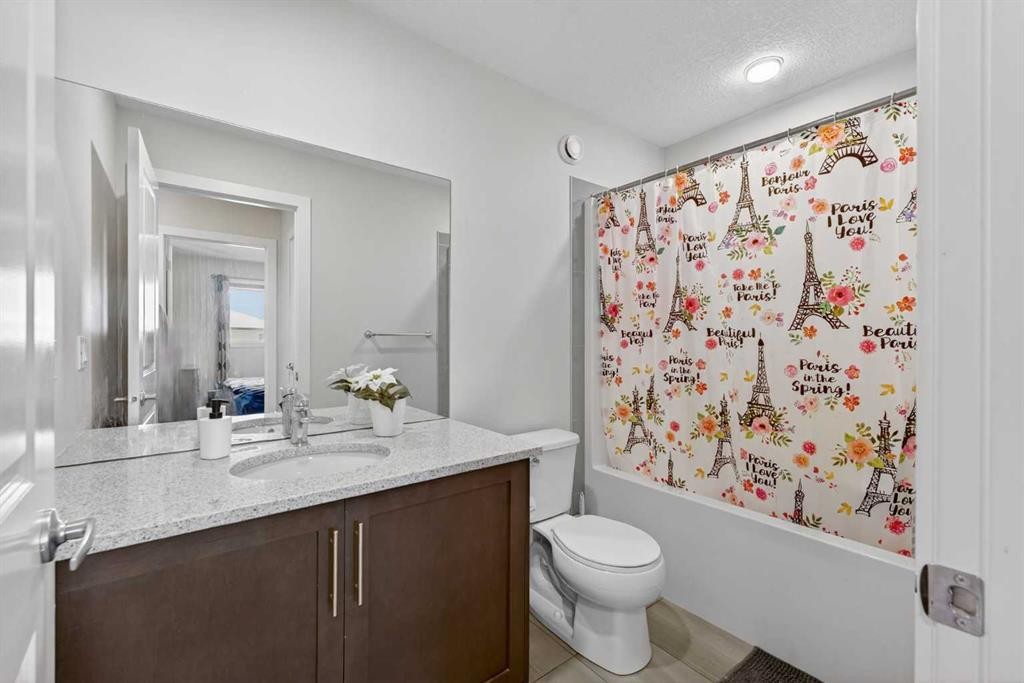 18 Savanna Drive Ne, Calgary, AB - Indoor Photo Showing Bathroom