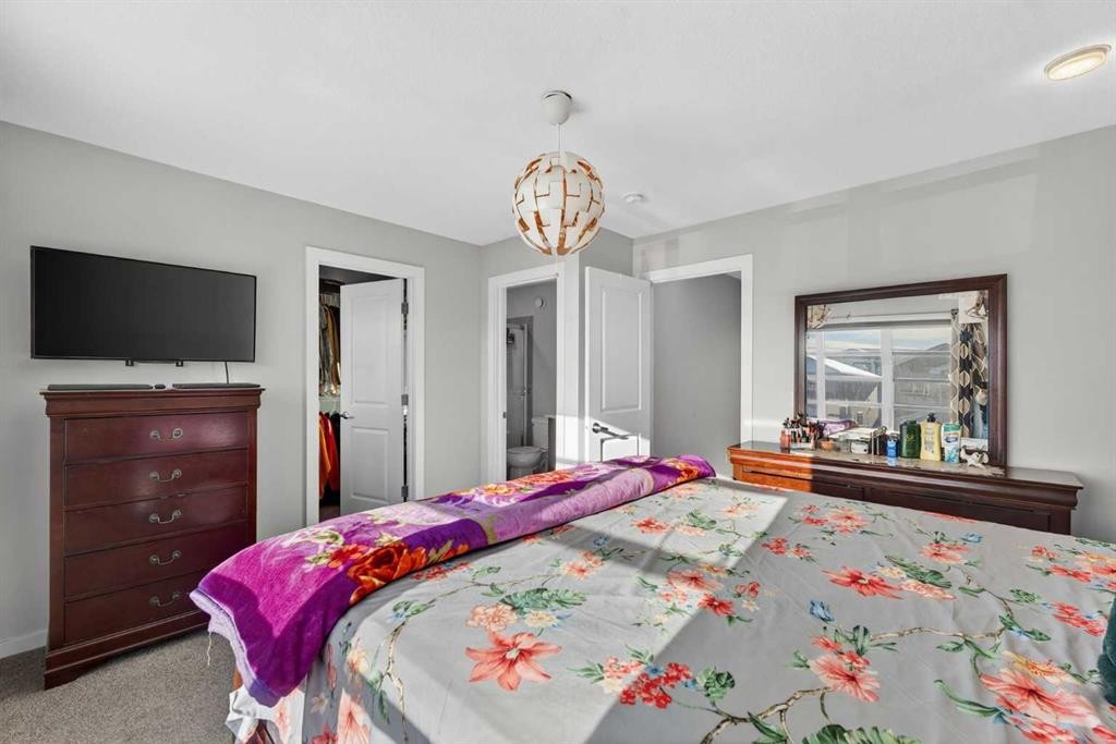 18 Savanna Drive Ne, Calgary, AB - Indoor Photo Showing Bedroom