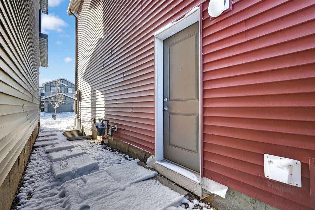 18 Savanna Drive Ne, Calgary, AB - Outdoor With Exterior