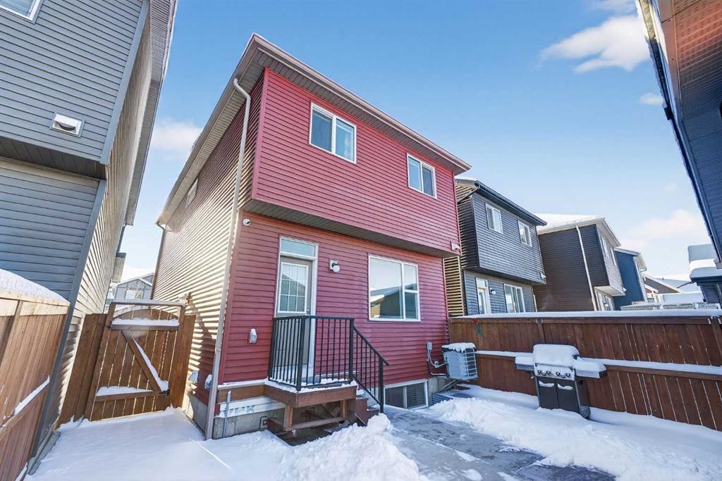 18 Savanna Drive Ne, Calgary, AB - Outdoor With Exterior