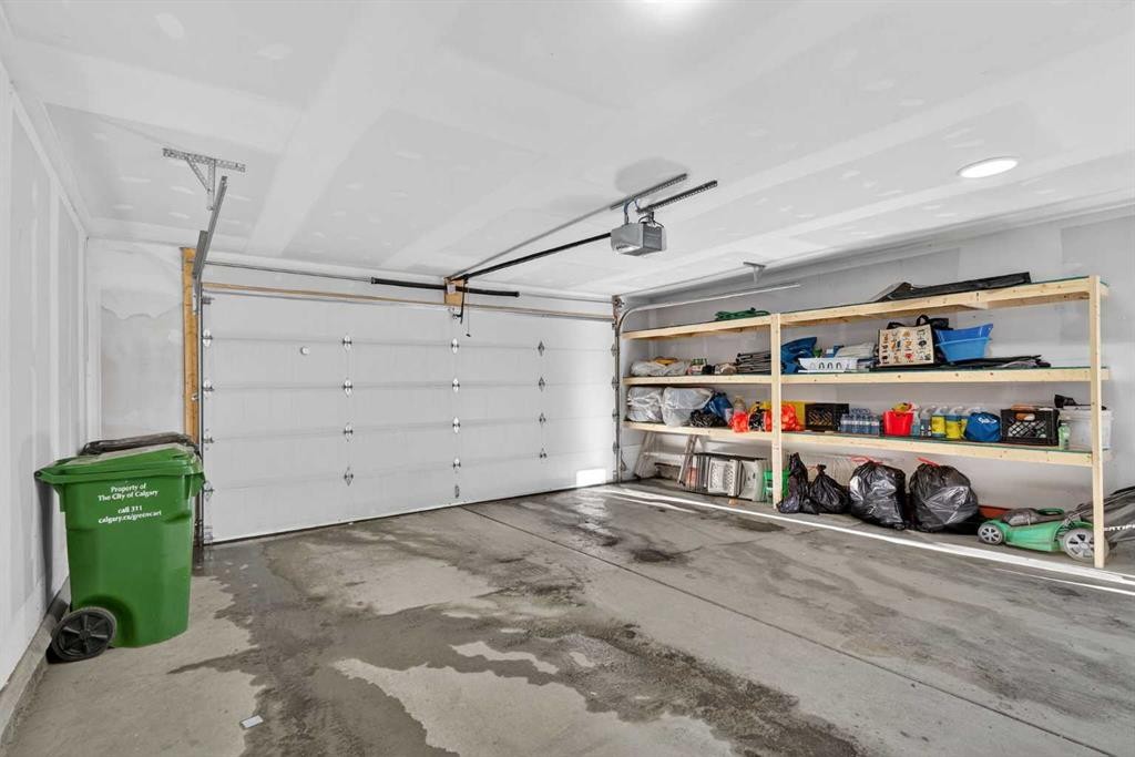 18 Savanna Drive Ne, Calgary, AB - Indoor Photo Showing Garage