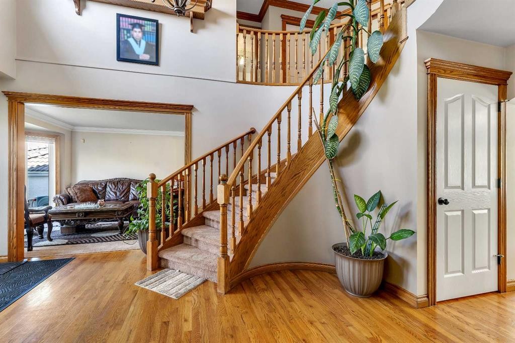 33 Edgevalley Way Nw, Calgary, AB - Indoor Photo Showing Other Room