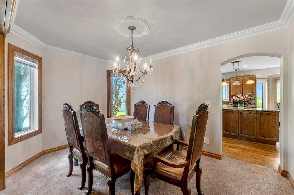 33 Edgevalley Way Nw, Calgary, AB - Indoor Photo Showing Dining Room