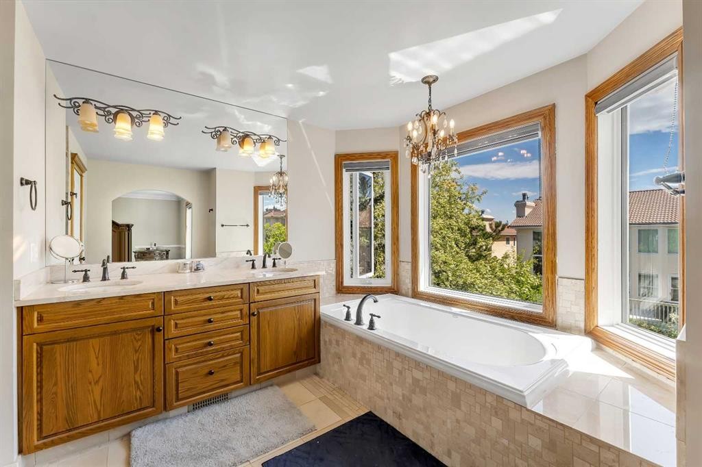 33 Edgevalley Way Nw, Calgary, AB - Indoor Photo Showing Bathroom