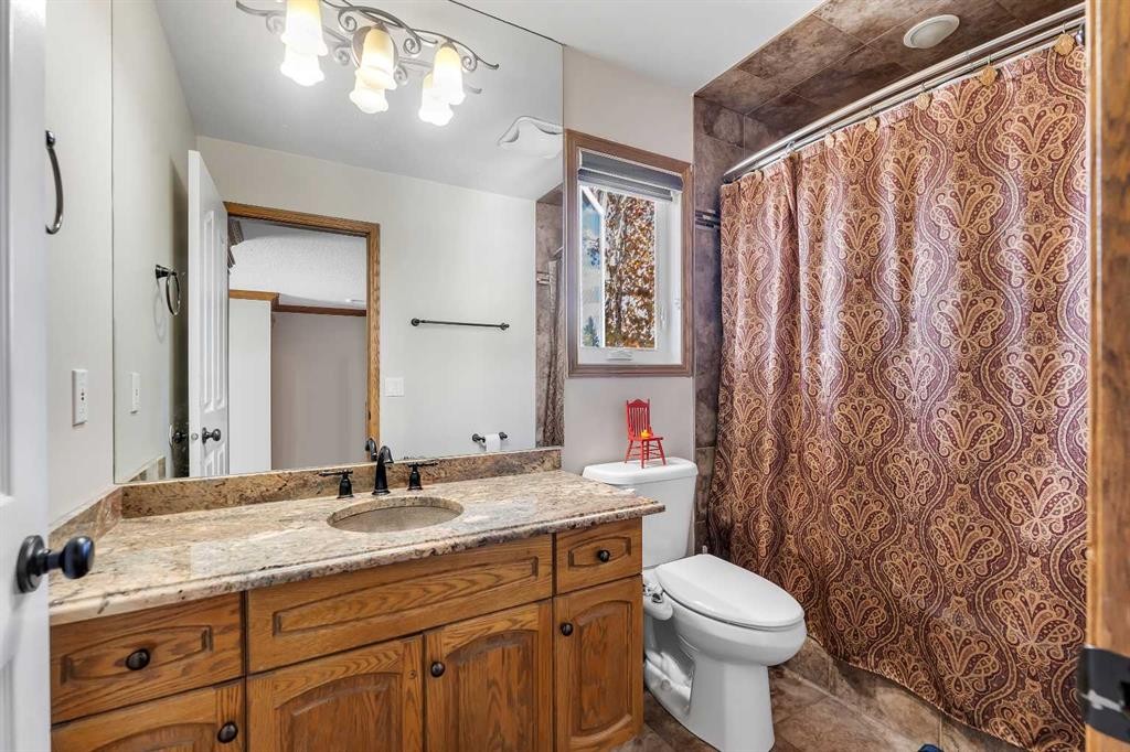 33 Edgevalley Way Nw, Calgary, AB - Indoor Photo Showing Bathroom