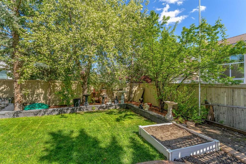 33 Edgevalley Way Nw, Calgary, AB - Outdoor