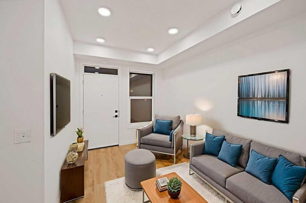 572 Seton Circle, Calgary, AB - Indoor Photo Showing Living Room