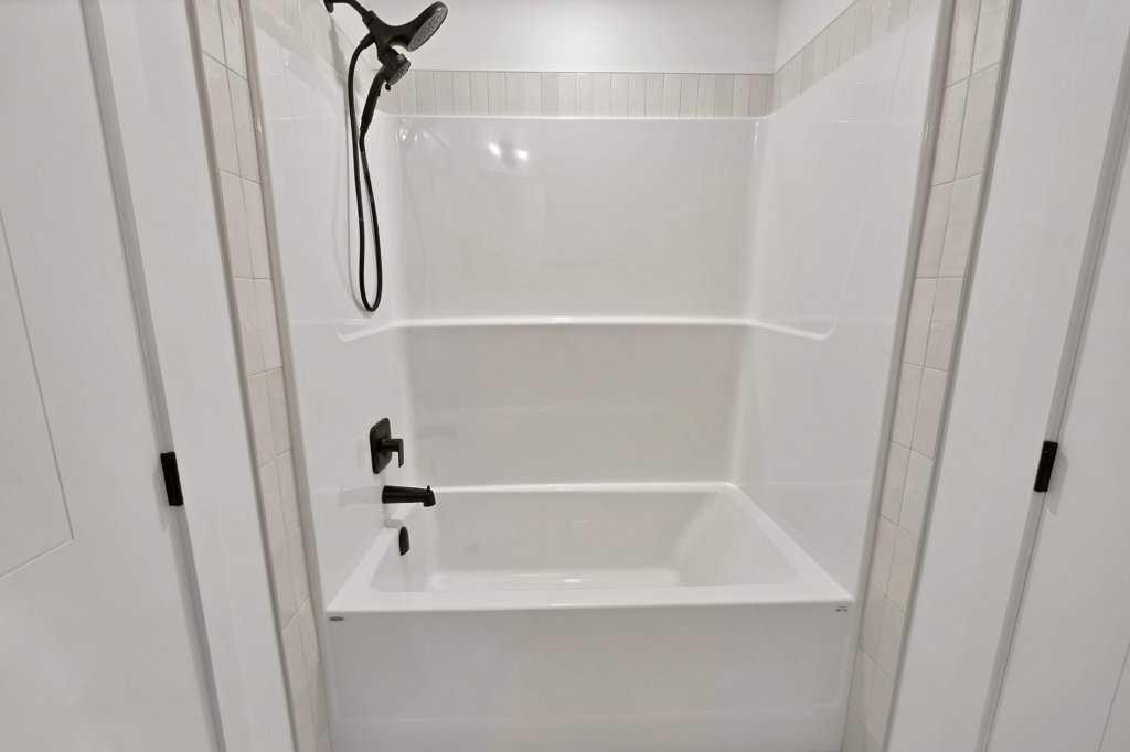 572 Seton Circle, Calgary, AB - Indoor Photo Showing Bathroom