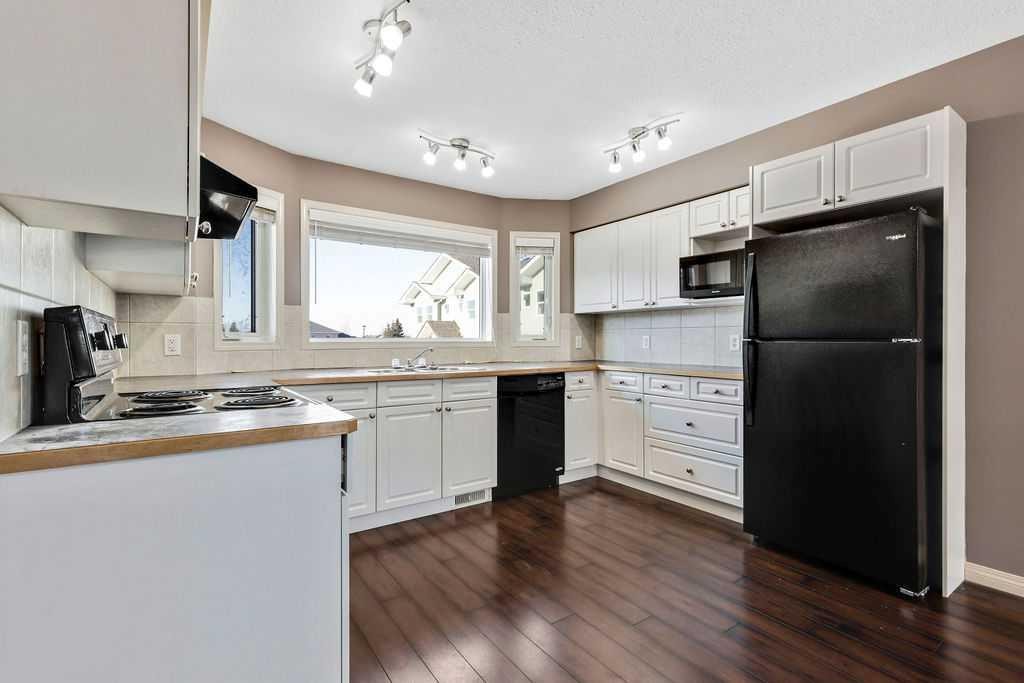 331 Strathcona Circle, Strathmore, AB - Indoor Photo Showing Kitchen