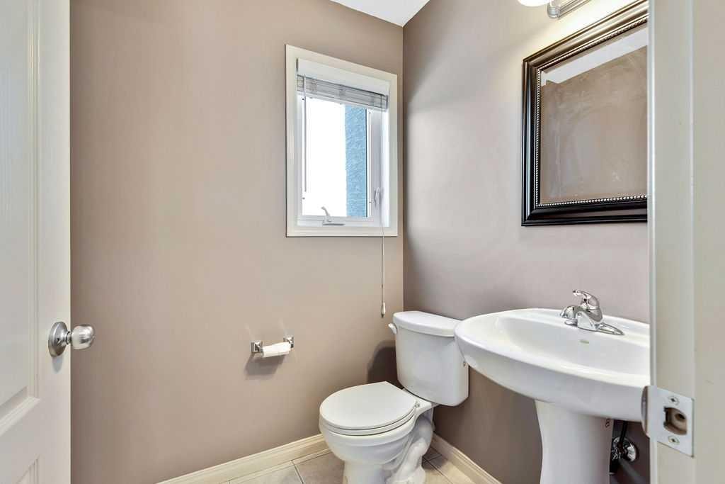 331 Strathcona Circle, Strathmore, AB - Indoor Photo Showing Bathroom