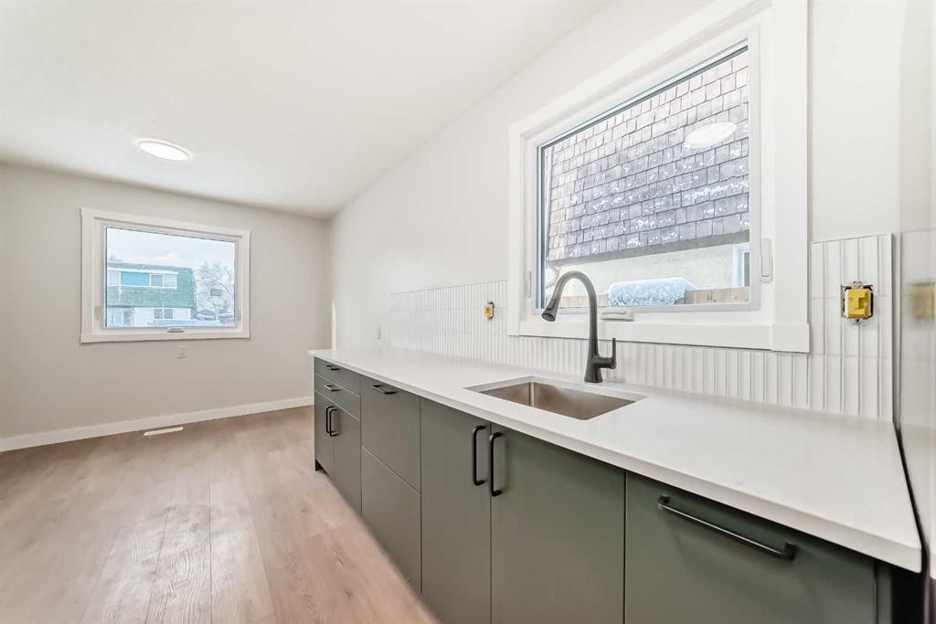 7634 24A Street Se, Calgary, AB - Indoor Photo Showing Kitchen